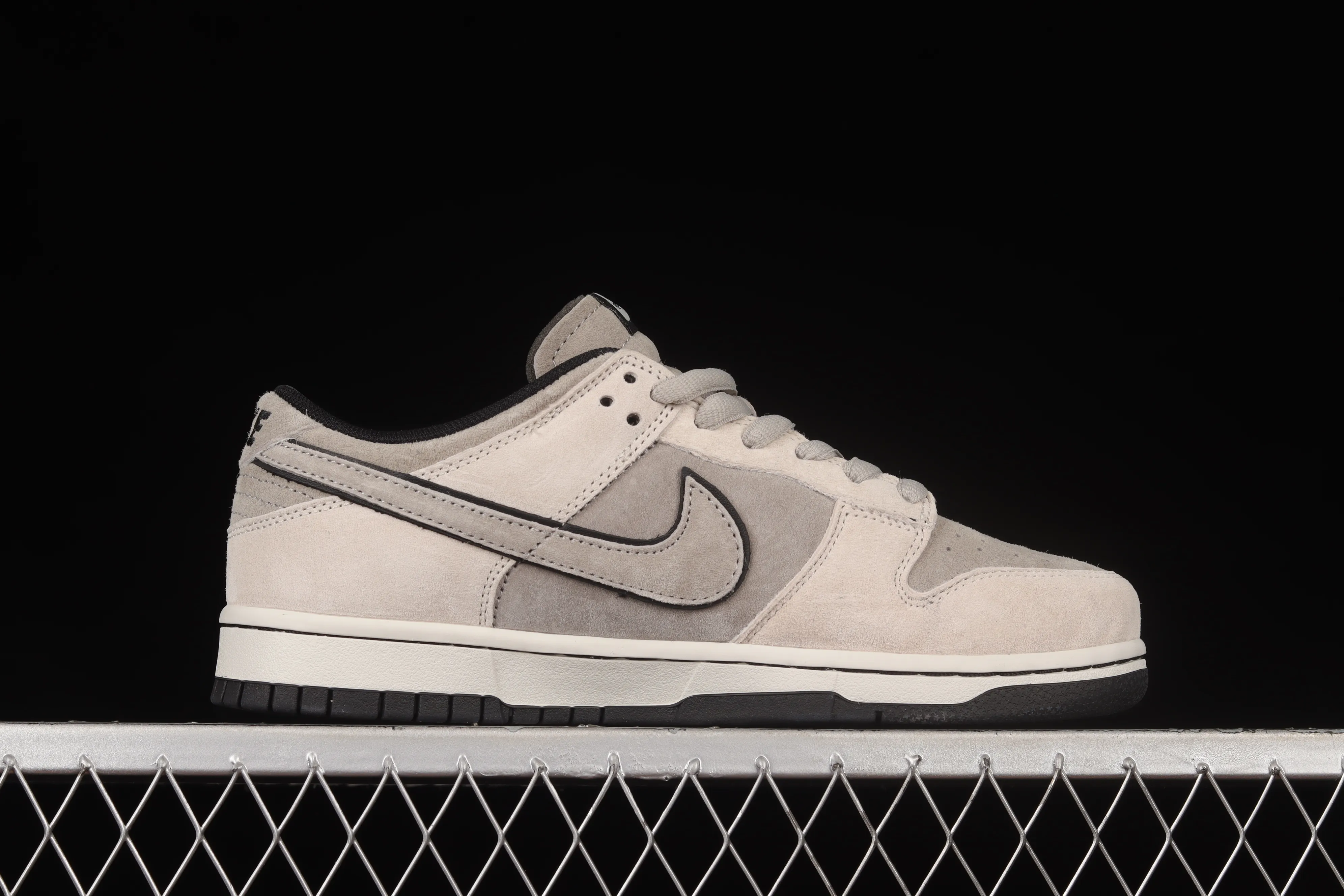 All Categories Nk SB Dunk Series Nk SB Dunk Low Low-top sneakers F version Otomo Katsuhiro x NK SB Dunk Low "Steamboy OST" Otomo Katsuhiro co-branded SB low-top sports and leisure sneakers LF0039-006